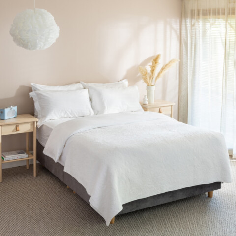Soak and Sleep cotton bedspread