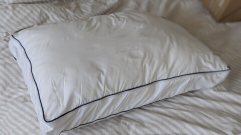 Emma Premium Cloud Pillow reverse
