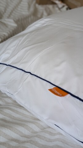 Emma Premium Cloud Pillow label on corner