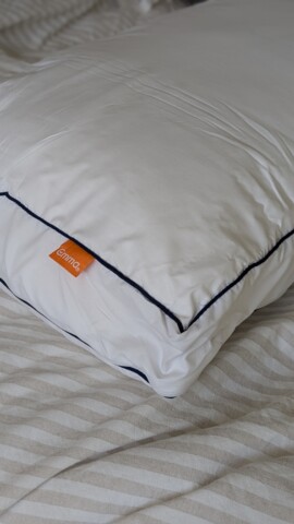 Emma Premium Cloud Pillow corner