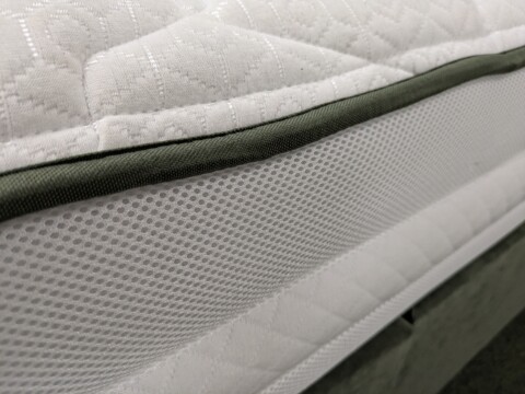 Silentnight Air Comfort Pocket Sprung Mattress Side
