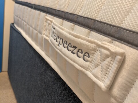 Handles on the Sleepeezee Memory Sense 2300 Mattress