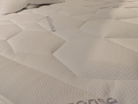 Top layer view on the Sleepeezee Memory Sense 2300 Mattress 