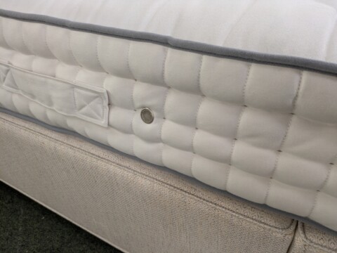 Vispring Regal Superb Pocket Sprung Mattress (1)
side view

