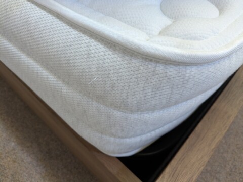 Silentnight Sleepharmony Breatheasy 1000 Mattress corner